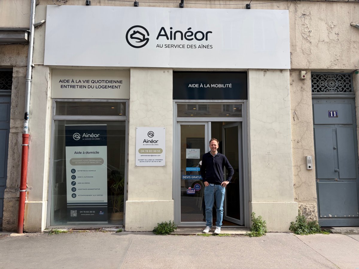 Interview de Édouard Plasmans de Aineor : Quitter la franchise pour reprendre son indépendance dans l’aide à domicile