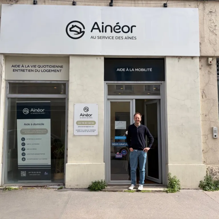 Interview de Édouard Plasmans de Aineor : Quitter la franchise pour reprendre son indépendance dans l’aide à domicile